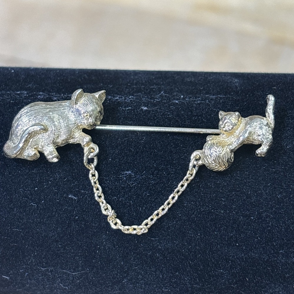 Vintage Avon Cat & Kitten Brooch Gold Tone Sweater Guard Chain Pin